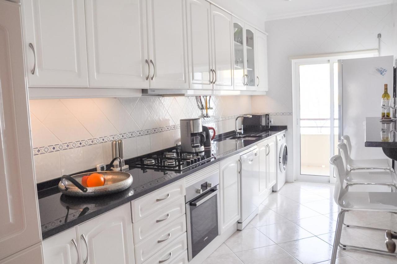 Lovelystay - 2Br Modern, Pool Access, Close To Marina & Beach Quarteira Exterior photo